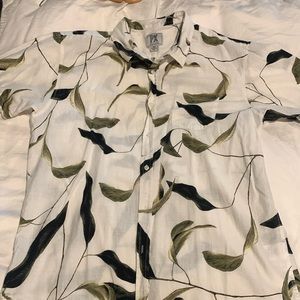 Men’s 100% cotton, lightweight short sleeve button down shirt.